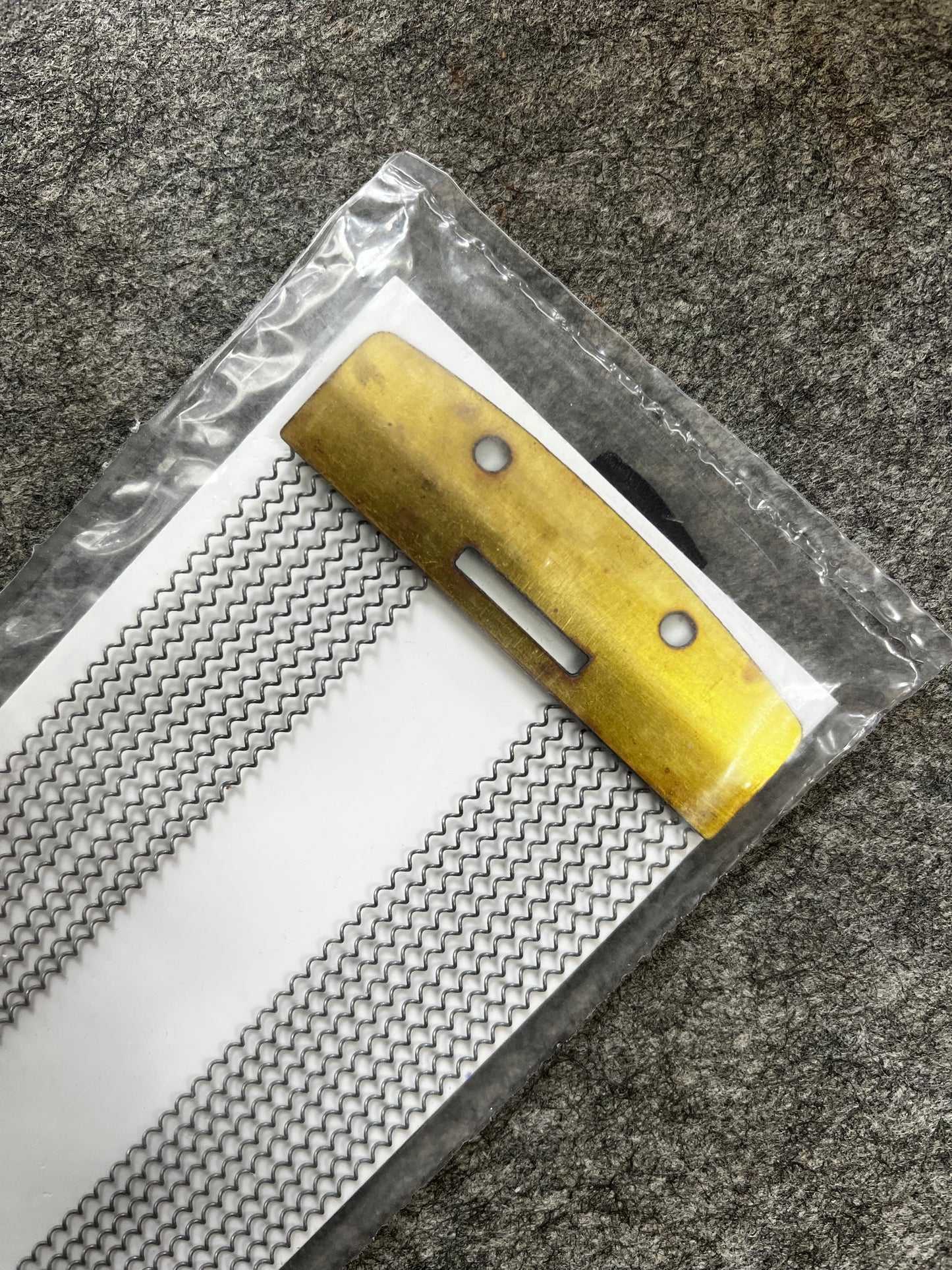 UVERSAL Snareteppich von Zoran Bibin – 2x10 Edelstahl Wires, Handgefertigt, 13/14 Zoll